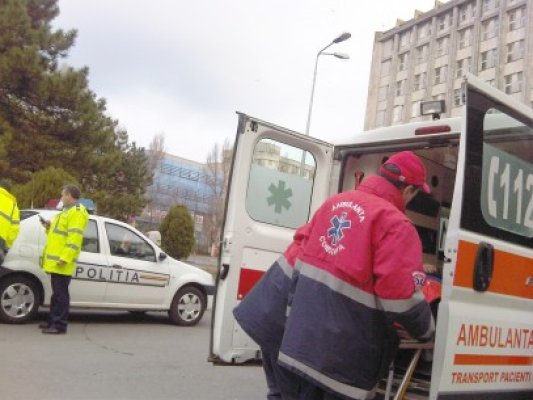 Accident pe bulevardul Mamaia: o femeie a fost rănită